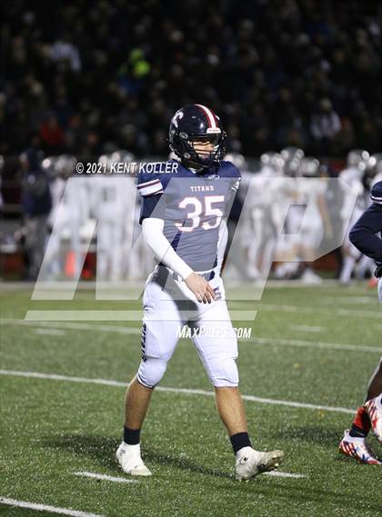 Thumbnail 3 in Dakota vs. Sterling Heights Stevenson (MHSAA Regional Final) photogallery.