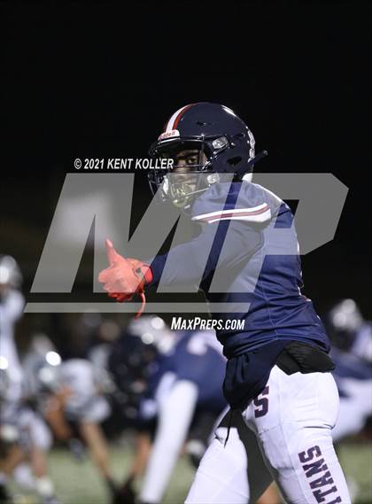 Thumbnail 3 in Dakota vs. Sterling Heights Stevenson (MHSAA Regional Final) photogallery.
