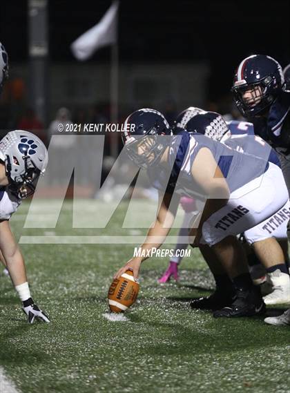 Thumbnail 2 in Dakota vs. Sterling Heights Stevenson (MHSAA Regional Final) photogallery.