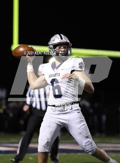 Thumbnail 1 in Dakota vs. Sterling Heights Stevenson (MHSAA Regional Final) photogallery.
