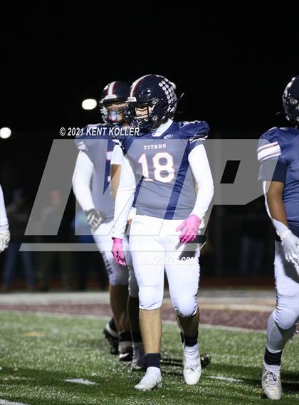 Thumbnail 3 in Dakota vs. Sterling Heights Stevenson (MHSAA Regional Final) photogallery.