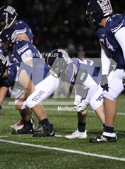 Thumbnail 2 in Dakota vs. Sterling Heights Stevenson (MHSAA Regional Final) photogallery.