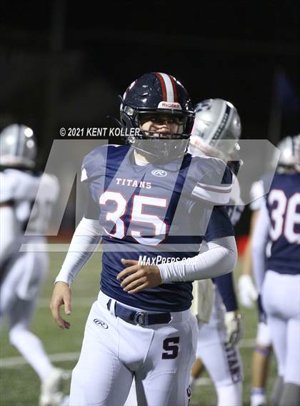 Thumbnail 1 in Dakota vs. Sterling Heights Stevenson (MHSAA Regional Final) photogallery.