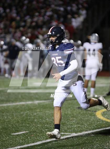Thumbnail 3 in Dakota vs. Sterling Heights Stevenson (MHSAA Regional Final) photogallery.