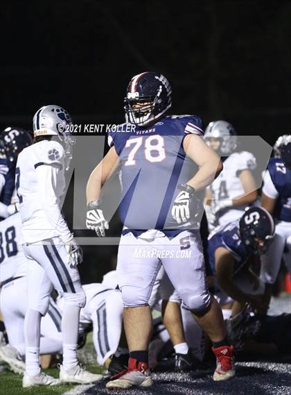 Thumbnail 1 in Dakota vs. Sterling Heights Stevenson (MHSAA Regional Final) photogallery.