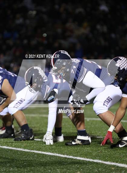 Thumbnail 3 in Dakota vs. Sterling Heights Stevenson (MHSAA Regional Final) photogallery.