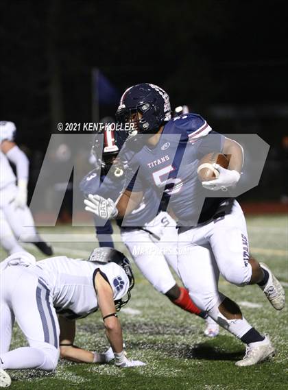 Thumbnail 2 in Dakota vs. Sterling Heights Stevenson (MHSAA Regional Final) photogallery.