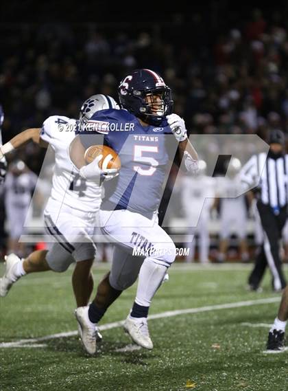 Thumbnail 1 in Dakota vs. Sterling Heights Stevenson (MHSAA Regional Final) photogallery.
