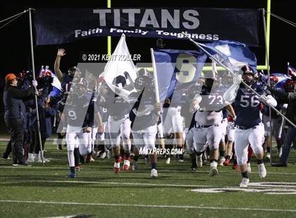 Thumbnail 2 in Dakota vs. Sterling Heights Stevenson (MHSAA Regional Final) photogallery.
