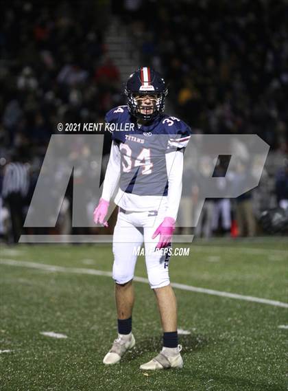 Thumbnail 1 in Dakota vs. Sterling Heights Stevenson (MHSAA Regional Final) photogallery.