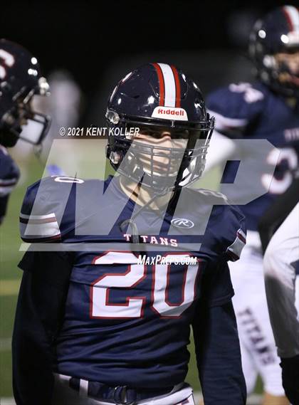 Thumbnail 1 in Dakota vs. Sterling Heights Stevenson (MHSAA Regional Final) photogallery.