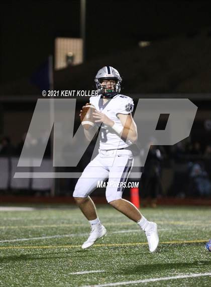 Thumbnail 2 in Dakota vs. Sterling Heights Stevenson (MHSAA Regional Final) photogallery.