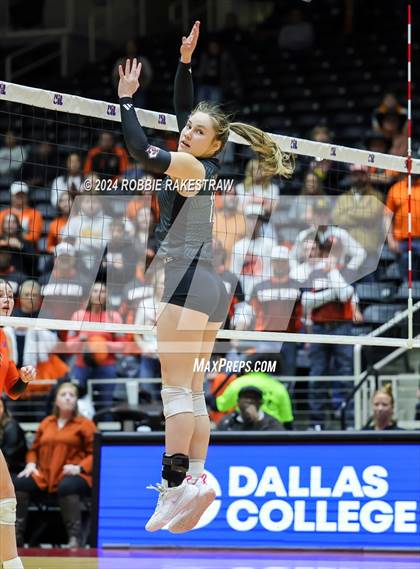 Thumbnail 2 in Johnson City vs. Wink (UIL 2A Volleyball Division I Final) photogallery.