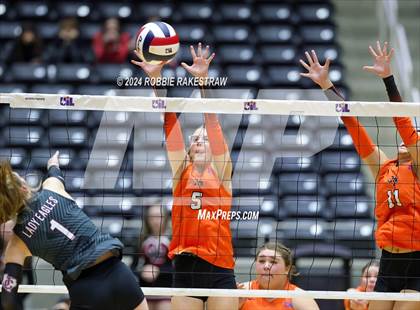 Thumbnail 1 in Johnson City vs. Wink (UIL 2A Volleyball Division I Final) photogallery.