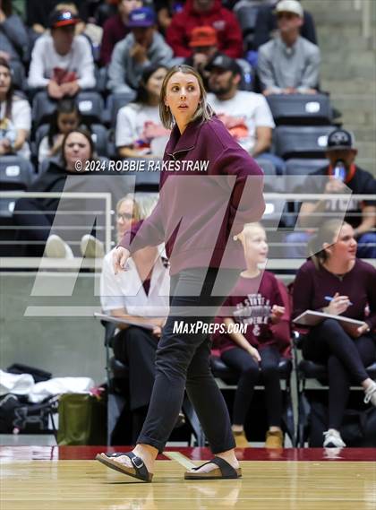 Thumbnail 2 in Johnson City vs. Wink (UIL 2A Volleyball Division I Final) photogallery.
