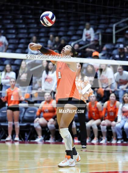 Thumbnail 1 in Johnson City vs. Wink (UIL 2A Volleyball Division I Final) photogallery.