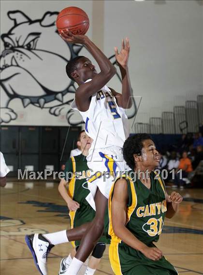 Thumbnail 2 in Crenshaw vs. Canyon (Burbank Tip-off Classic) photogallery.