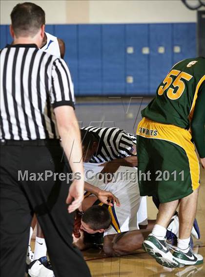 Thumbnail 2 in Crenshaw vs. Canyon (Burbank Tip-off Classic) photogallery.