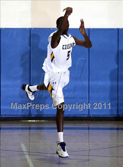 Thumbnail 3 in Crenshaw vs. Canyon (Burbank Tip-off Classic) photogallery.