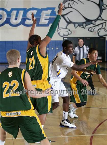 Thumbnail 1 in Crenshaw vs. Canyon (Burbank Tip-off Classic) photogallery.