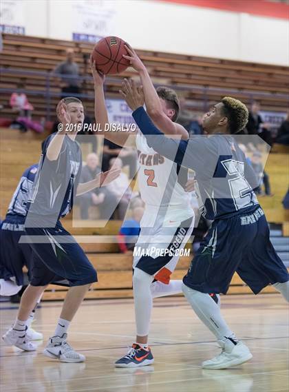 Thumbnail 2 in Legend vs. Pine Creek photogallery.