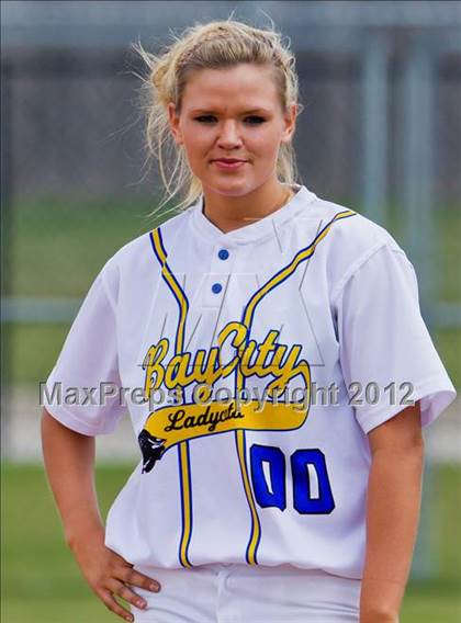 Thumbnail 1 in Clear Falls vs Bay City (UIL 4A Region 3 Bi-District Playoff) photogallery.