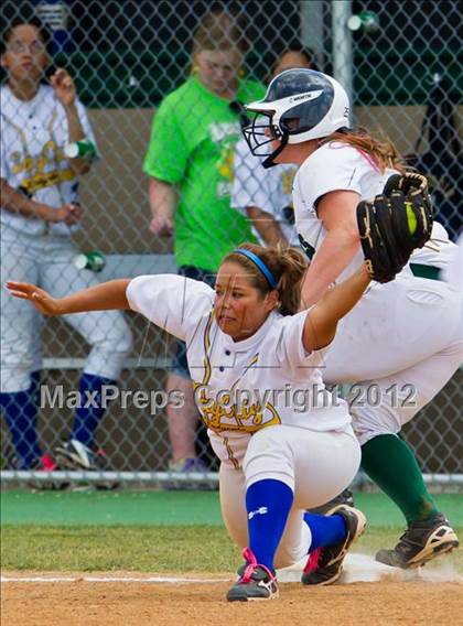 Thumbnail 1 in Clear Falls vs Bay City (UIL 4A Region 3 Bi-District Playoff) photogallery.