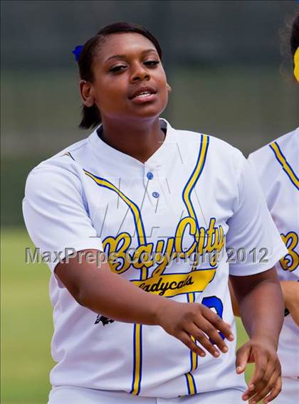Thumbnail 1 in Clear Falls vs Bay City (UIL 4A Region 3 Bi-District Playoff) photogallery.