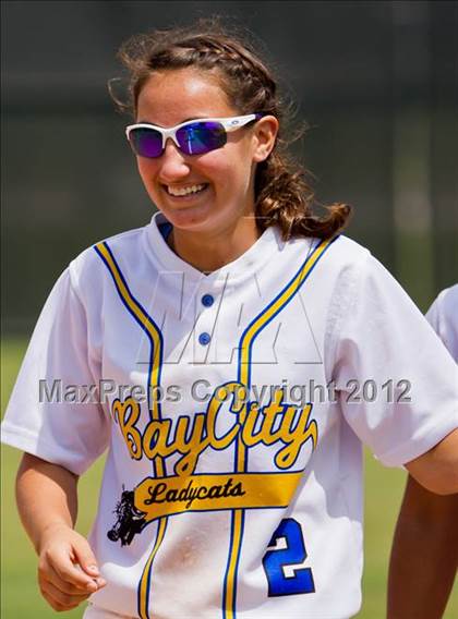 Thumbnail 1 in Clear Falls vs Bay City (UIL 4A Region 3 Bi-District Playoff) photogallery.
