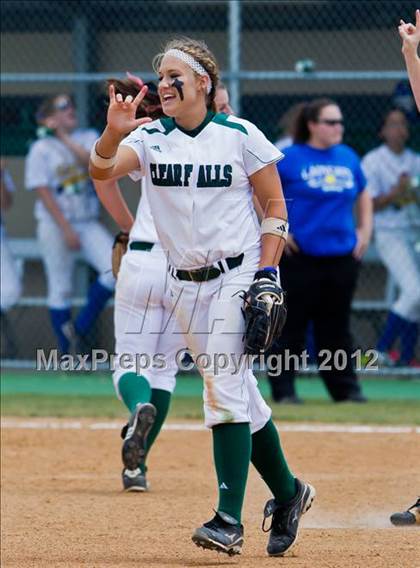 Thumbnail 2 in Clear Falls vs Bay City (UIL 4A Region 3 Bi-District Playoff) photogallery.