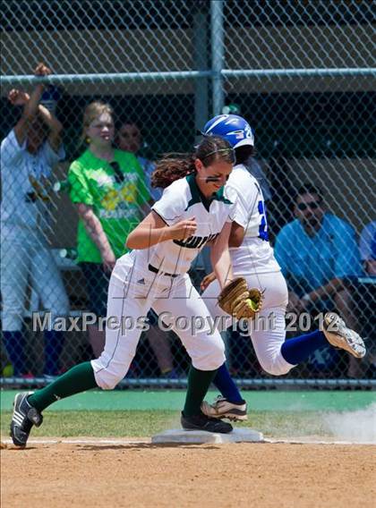 Thumbnail 2 in Clear Falls vs Bay City (UIL 4A Region 3 Bi-District Playoff) photogallery.
