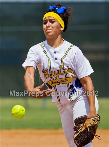 Thumbnail 2 in Clear Falls vs Bay City (UIL 4A Region 3 Bi-District Playoff) photogallery.