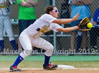 Thumbnail 3 in Clear Falls vs Bay City (UIL 4A Region 3 Bi-District Playoff) photogallery.