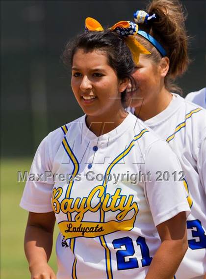 Thumbnail 2 in Clear Falls vs Bay City (UIL 4A Region 3 Bi-District Playoff) photogallery.