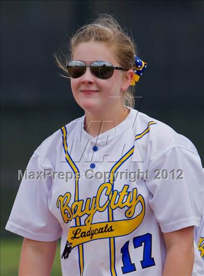 Thumbnail 2 in Clear Falls vs Bay City (UIL 4A Region 3 Bi-District Playoff) photogallery.
