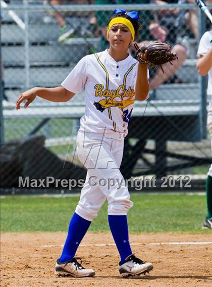 Thumbnail 1 in Clear Falls vs Bay City (UIL 4A Region 3 Bi-District Playoff) photogallery.