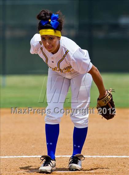 Thumbnail 2 in Clear Falls vs Bay City (UIL 4A Region 3 Bi-District Playoff) photogallery.