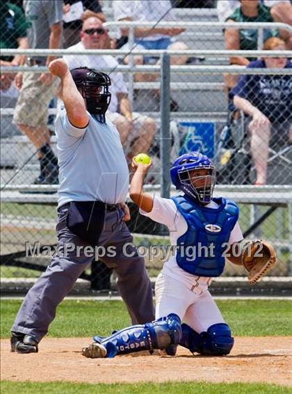 Thumbnail 2 in Clear Falls vs Bay City (UIL 4A Region 3 Bi-District Playoff) photogallery.