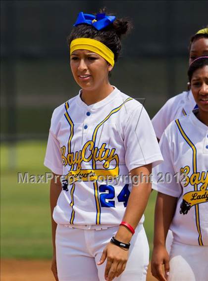 Thumbnail 1 in Clear Falls vs Bay City (UIL 4A Region 3 Bi-District Playoff) photogallery.