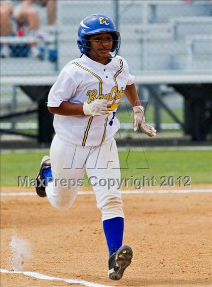 Thumbnail 1 in Clear Falls vs Bay City (UIL 4A Region 3 Bi-District Playoff) photogallery.
