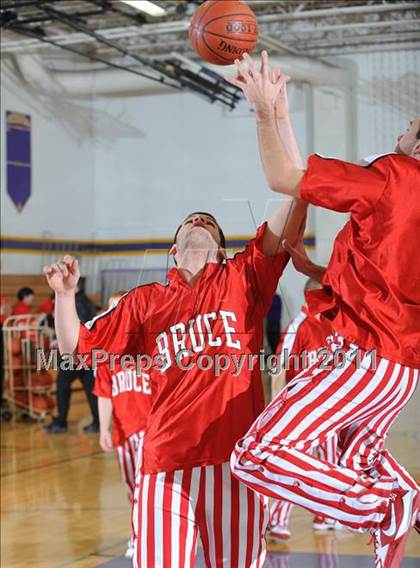 Thumbnail 2 in Frederic vs Bruce (Clayton Holiday Tournament) photogallery.