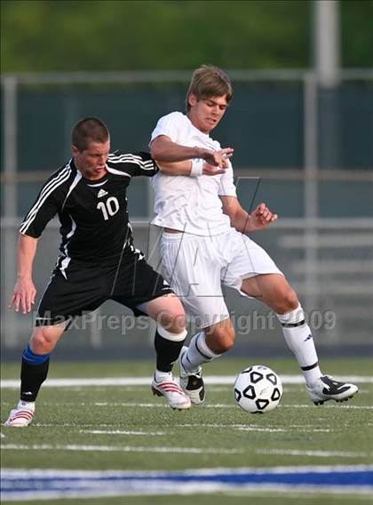 Thumbnail 2 in Roswell vs South Forsyth (5A Playoff - Round 2) photogallery.