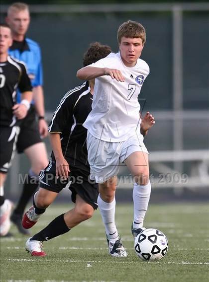 Thumbnail 3 in Roswell vs South Forsyth (5A Playoff - Round 2) photogallery.