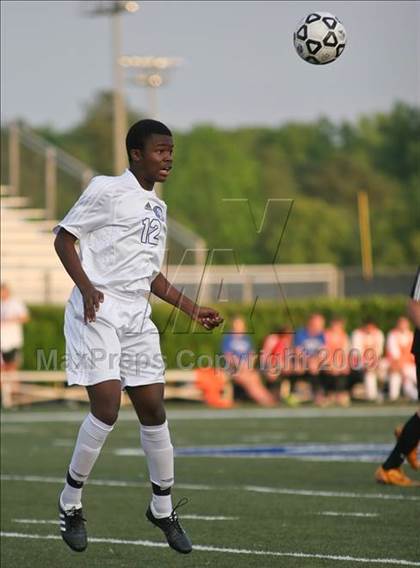 Thumbnail 1 in Roswell vs South Forsyth (5A Playoff - Round 2) photogallery.