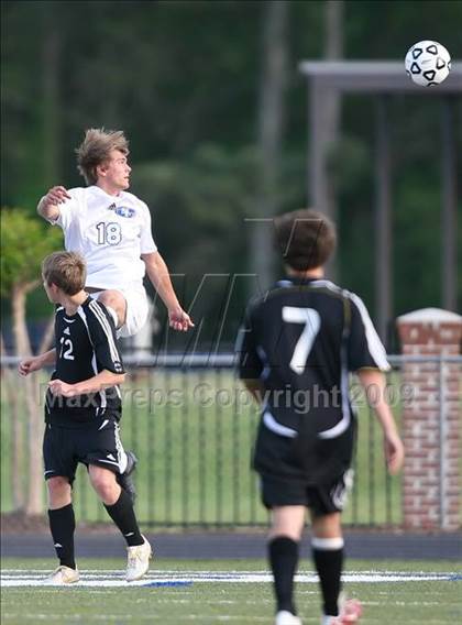 Thumbnail 3 in Roswell vs South Forsyth (5A Playoff - Round 2) photogallery.