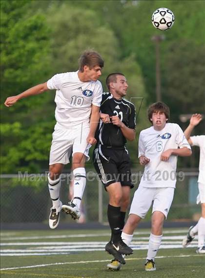 Thumbnail 3 in Roswell vs South Forsyth (5A Playoff - Round 2) photogallery.