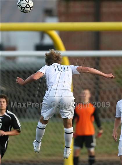 Thumbnail 3 in Roswell vs South Forsyth (5A Playoff - Round 2) photogallery.