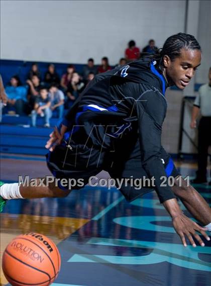 Thumbnail 3 in Humble vs. Dekaney (McDonald's Texas Invitational) photogallery.