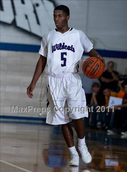 Thumbnail 2 in Humble vs. Dekaney (McDonald's Texas Invitational) photogallery.