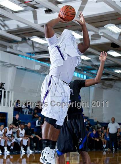 Thumbnail 2 in Humble vs. Dekaney (McDonald's Texas Invitational) photogallery.